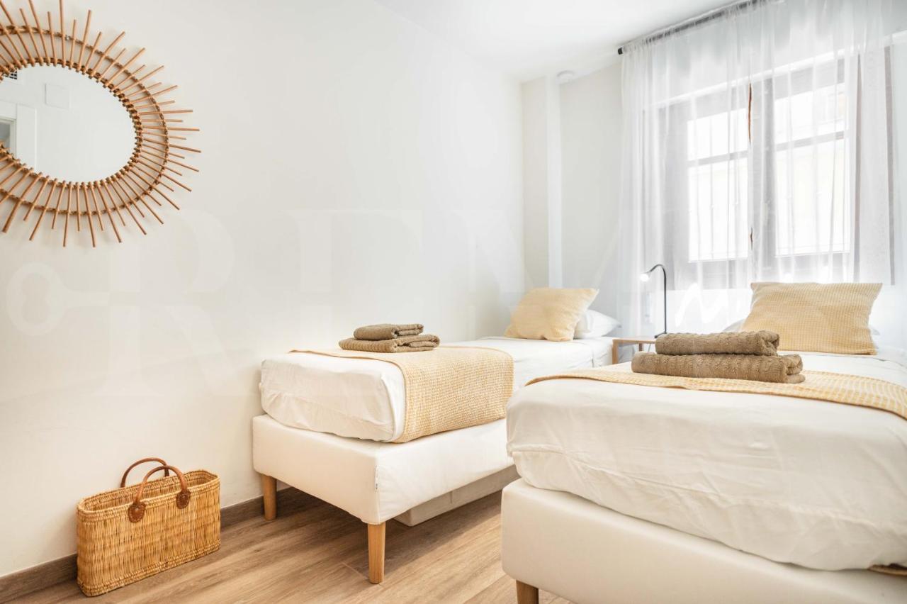 Spacious Apartment Next To Plaza De La Merced By Rems Малага Екстериор снимка