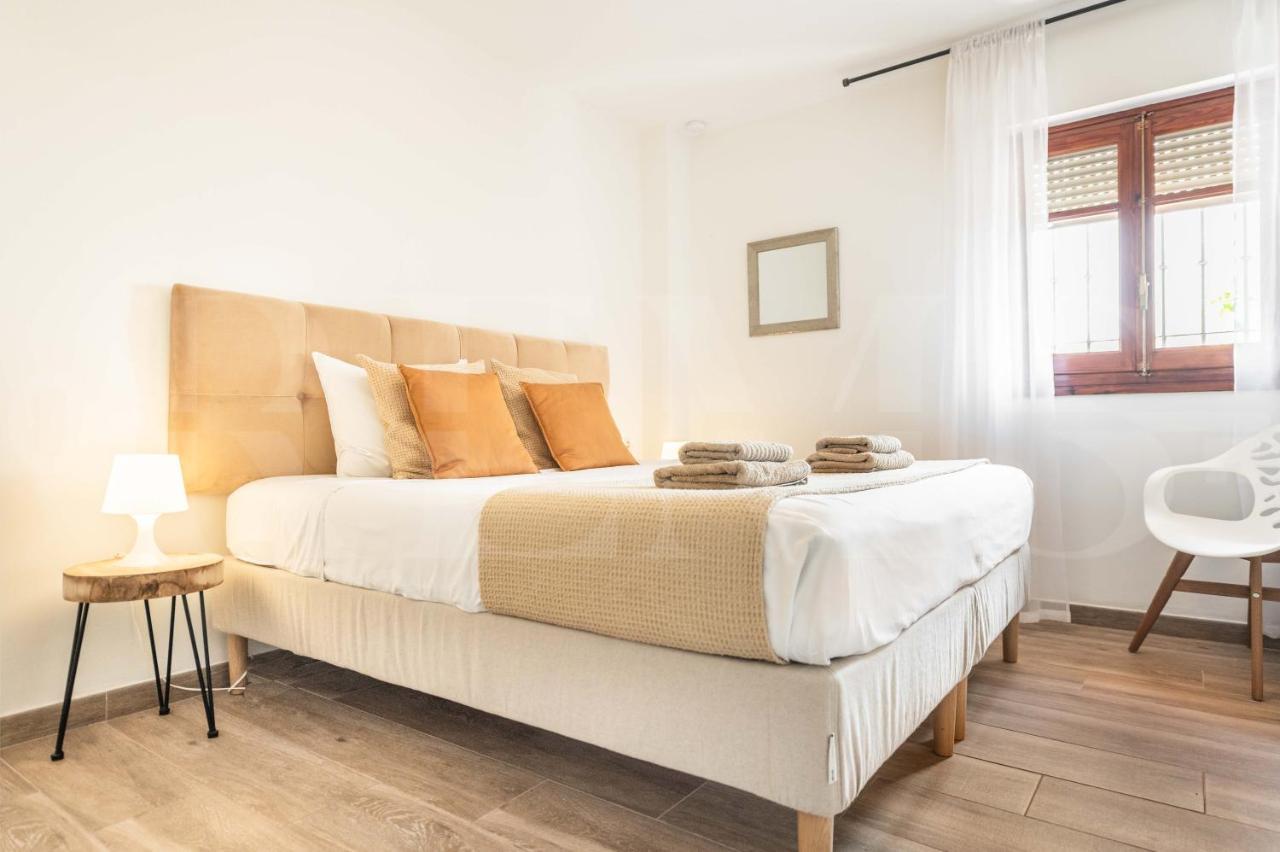Spacious Apartment Next To Plaza De La Merced By Rems Малага Екстериор снимка