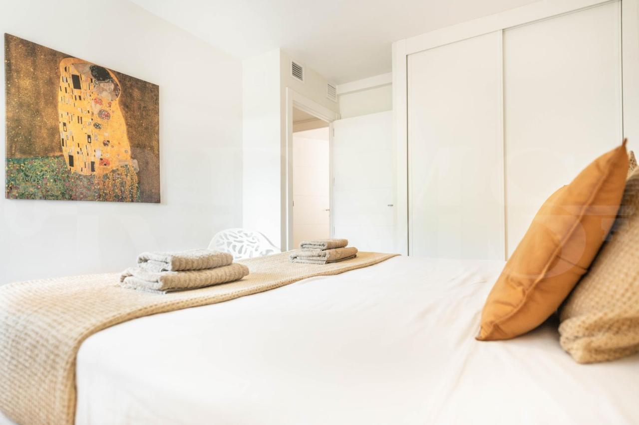 Spacious Apartment Next To Plaza De La Merced By Rems Малага Екстериор снимка